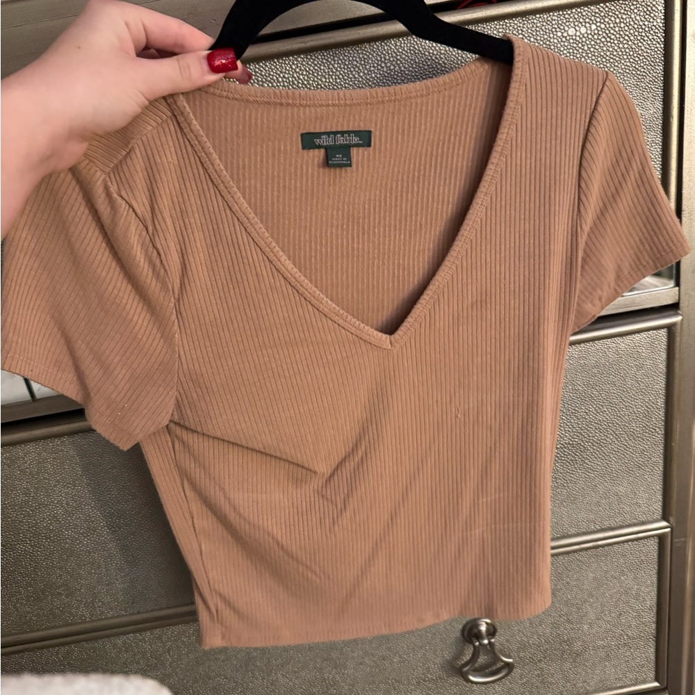 Wild Fable Women's Short Sleeve Tan V-Neck Tee